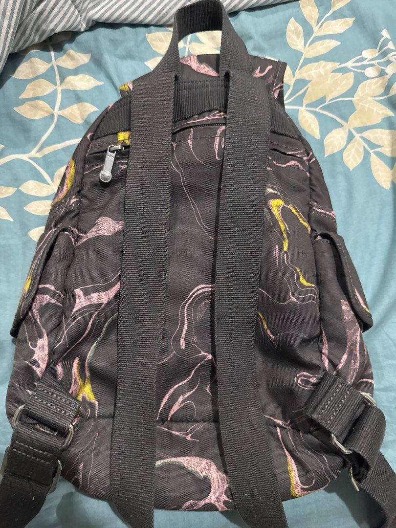 Kipling backpack (Category: Backpacks) located in Singapore. Submitted by archcollection (Listing ID 1323288915, Image 2). Description: Very good in condition Few times only used Light weight Nice capacity .