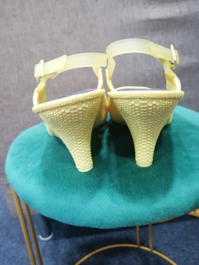 MELISA CROC SKIN IN YELLOW (Category: Heels) located in Baguio. Submitted by designerslabph (Listing ID 1363787796, Image 3). Description: Unused No flaw.