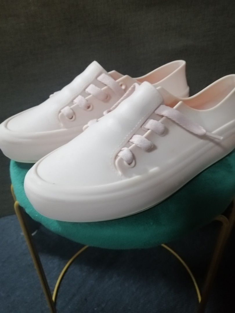 MELISSA UNITSA IN MATTE PINK (Category: Sneakers) located in Baguio. Submitted by designerslabph (Listing ID 1363784999, Image 3). Description: .