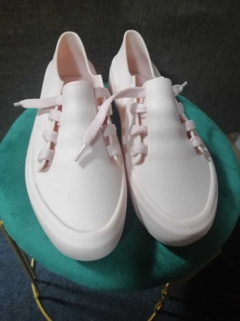MELISSA UNITSA IN MATTE PINK (Category: Sneakers) located in Baguio. Submitted by designerslabph (Listing ID 1363784999, Image 1). Description: .