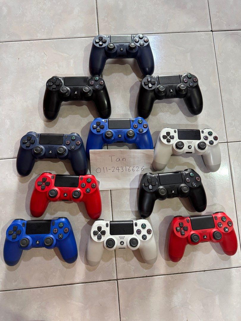 Ps4 controller ORIGINAL (Category: PlayStation) located in Kuala Lumpur. Submitted by nikkimun (Listing ID 1363741313, Image 1). Description: Ps4 original controller V2 1 month warranty Cod cheras permaisuri 011-24316626.