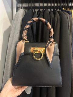 (Category: ) located in . Submitted by clearingmywardrodeforspace (Listing ID 1363748076, Image 1). Description: .