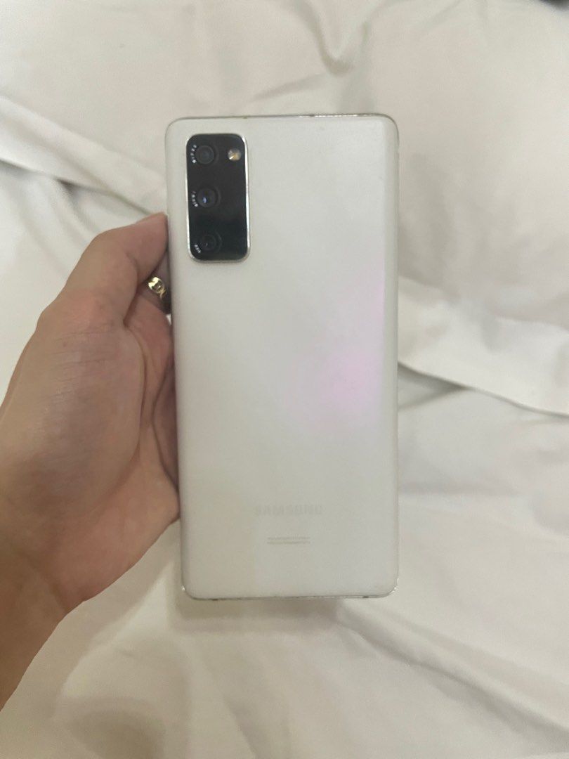 Samsung S20 FE 5g (Category: Samsung) located in Paranaque City. Submitted by keekz.916 (Listing ID 1363722361, Image 2). Description: - Samsung S20 FE - 6RAM - 128ROM - Scratches on tempered glass only, actual screen is smooth - Slight scratches on sides Rfs: extra phone.