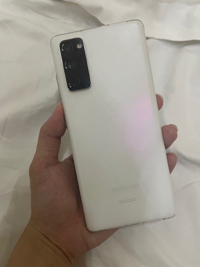 Samsung S20 FE 5g (Category: Samsung) located in Paranaque City. Submitted by keekz.916 (Listing ID 1363722361, Image 3). Description: - Samsung S20 FE - 6RAM - 128ROM - Scratches on tempered glass only, actual screen is smooth - Slight scratches on sides Rfs: extra phone.