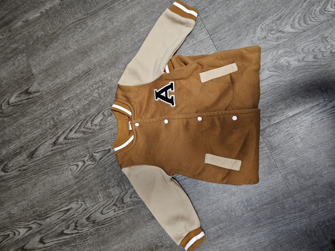 Shein Baby Jumpsuit (Category: Babies & Kids Fashion) located in Manila. Submitted by gianmiranda00 (Listing ID 1363807377, Image 2). Description: Shein baby boy jumpsuit 6-9 months on tag used once pinang pic lang..