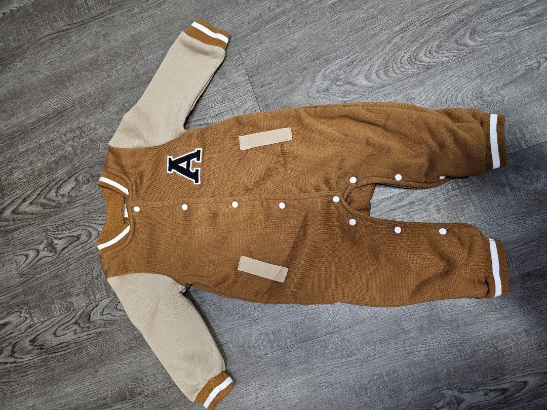 Shein Baby Jumpsuit (Category: Babies & Kids Fashion) located in Manila. Submitted by gianmiranda00 (Listing ID 1363807377, Image 1). Description: Shein baby boy jumpsuit 6-9 months on tag used once pinang pic lang..