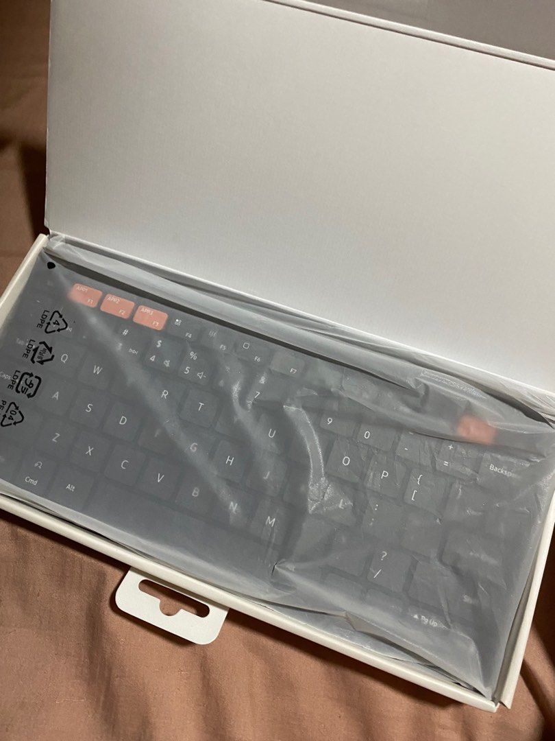 Smart Keyboard (Category: Computer Keyboard) located in Manila. Submitted by prelovedsellsss (Listing ID 1363809073, Image 2). Description: Only tried once Rfs: had too many keyboard already (spare lang to kaya di ko nagamit).