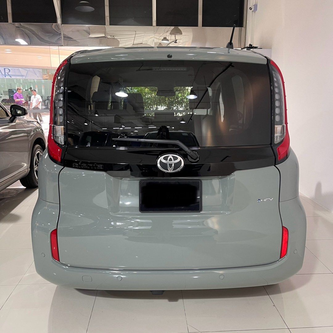 Toyota Sienta Hybrid62886405577219113