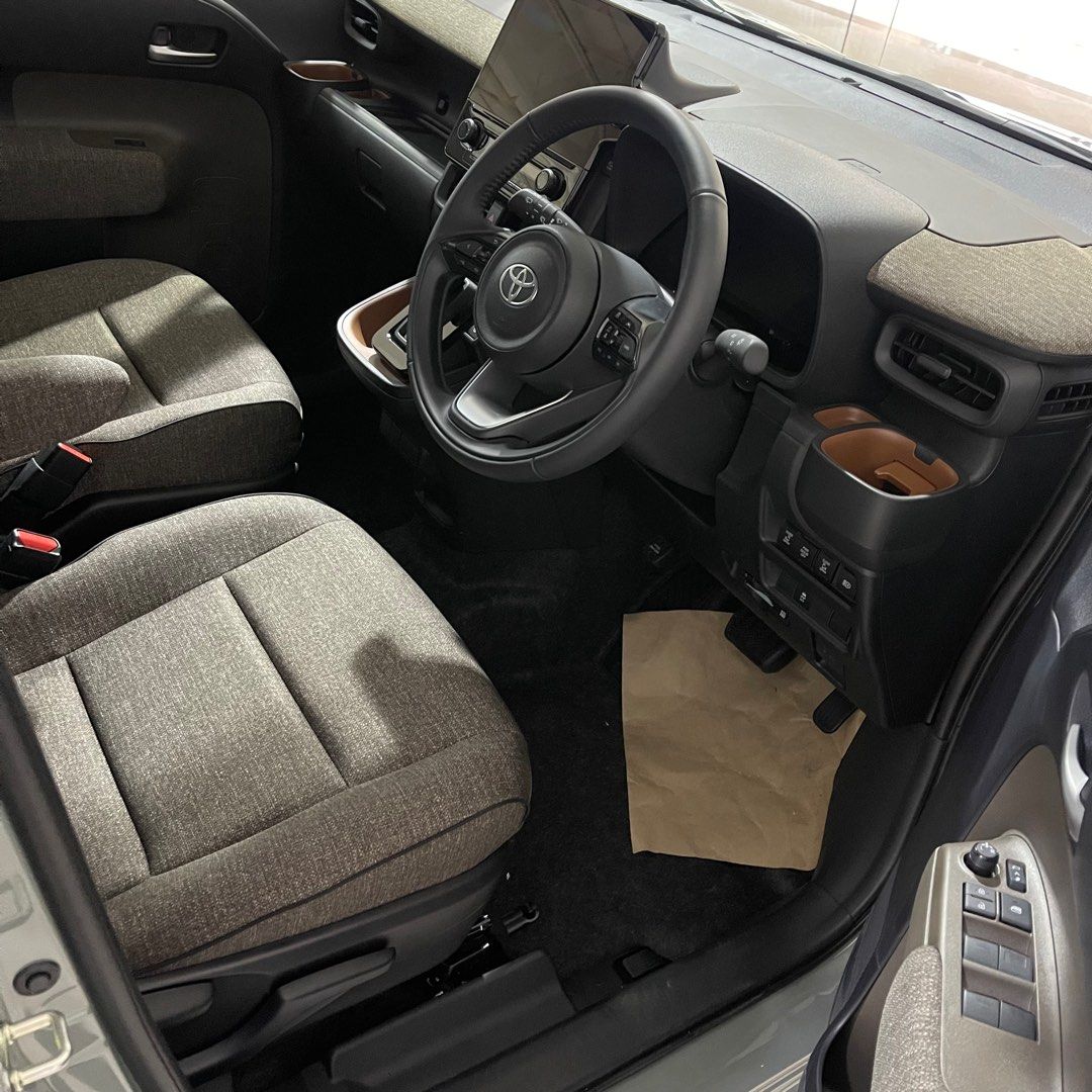 Toyota Sienta Hybrid62886405577219111