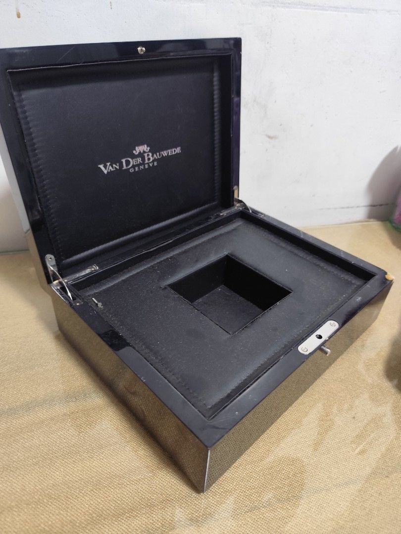 van der bauwede (geneve) (Category: Luxury Watches) located in Navotas City. Submitted by mistej (Listing ID 1363844120, Image 2). Description: van der bauwede large oak watch box made of fine oak wood smooth finish authentic.