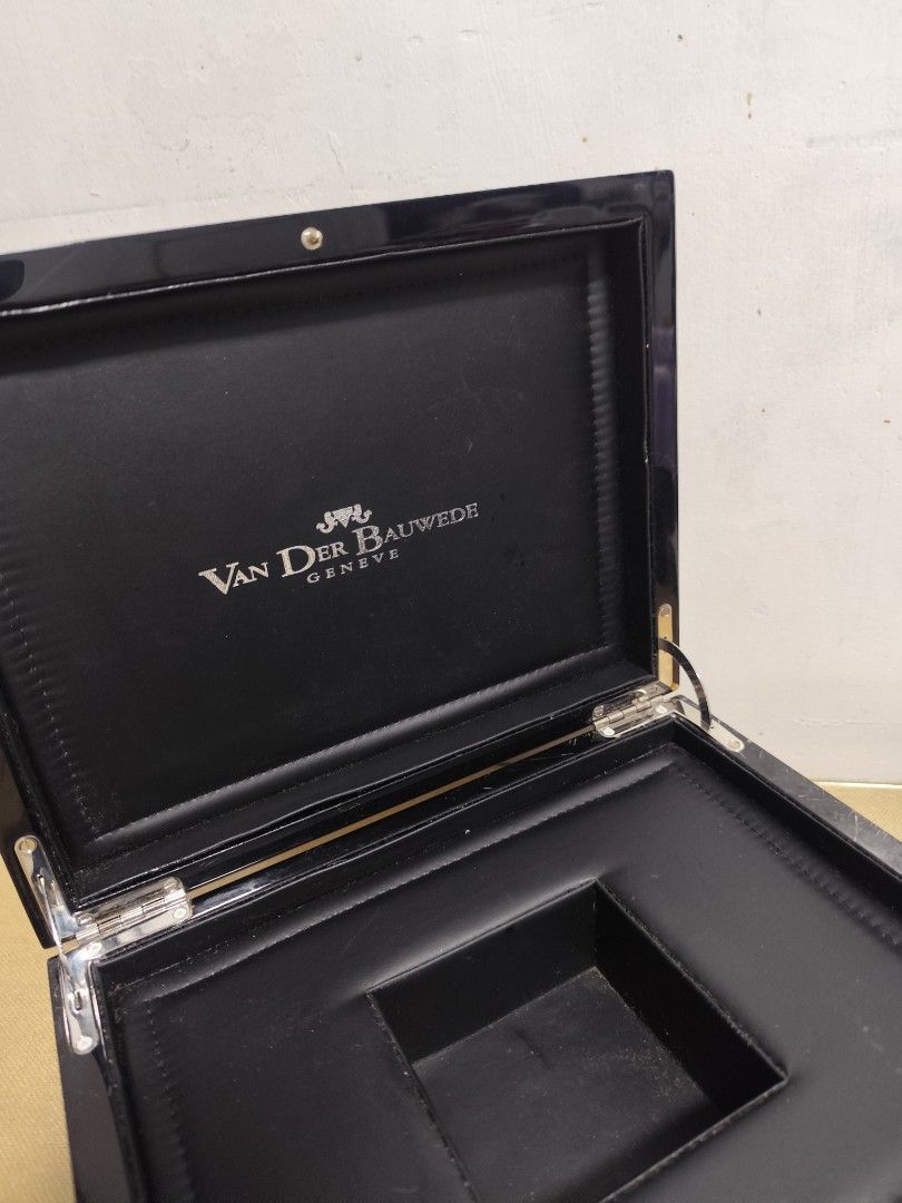 van der bauwede (geneve) (Category: Luxury Watches) located in Navotas City. Submitted by mistej (Listing ID 1363844120, Image 3). Description: van der bauwede large oak watch box made of fine oak wood smooth finish authentic.