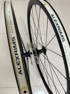 Road disc wheelset For Sale Parts Accessories Carousell