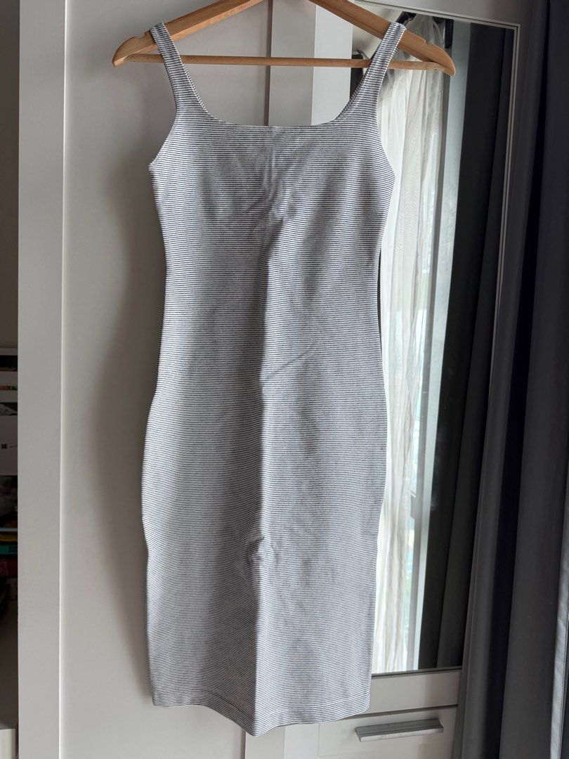 White Zara Dress (Category: Dresses) located in Mandaluyong City. Submitted by ndclutters (Listing ID 1363737201, Image 2). Description: 500 each negotiable.