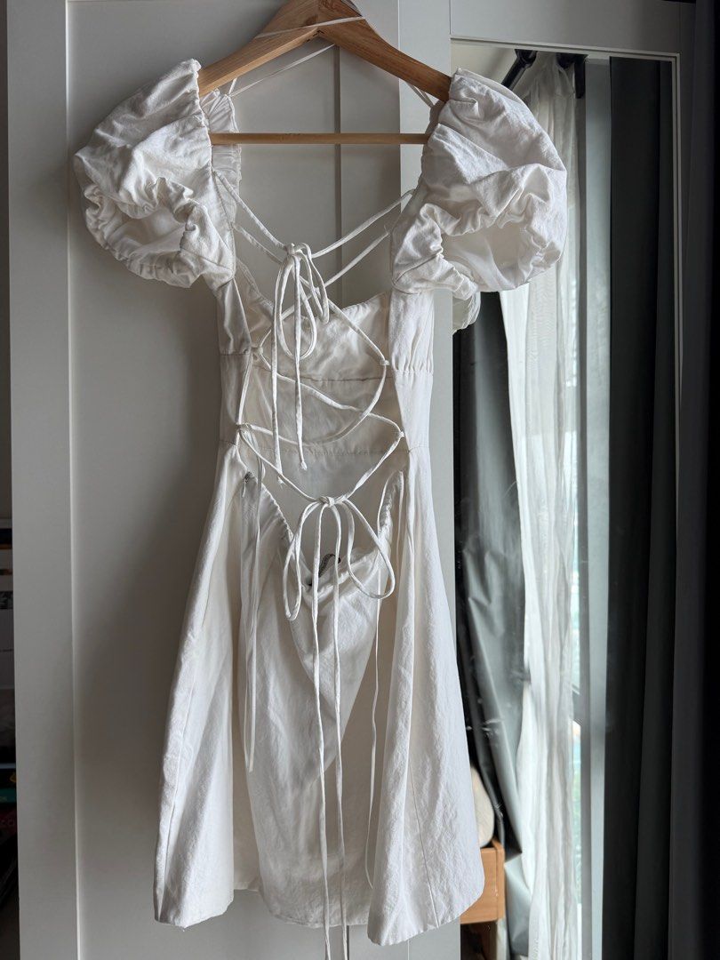 White Zara Dress (Category: Dresses) located in Mandaluyong City. Submitted by ndclutters (Listing ID 1363737201, Image 3). Description: 500 each negotiable.