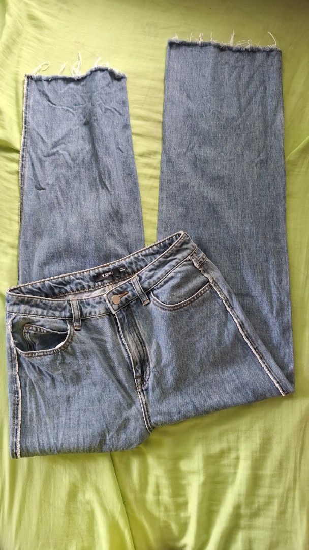 y.sing Mid Wash Straight Jeans (Category: Jeans) located in Quezon City. Submitted by diane.99 (Listing ID 1363759272, Image 1). Description: Bought at an ig shop: jeans all you can (ww photo from them) Rfs: Bitin on me, sits above the Ankle. I'm 5'6 Dimensions: Waist: 28 in. Length: 39 in. M on Tag.