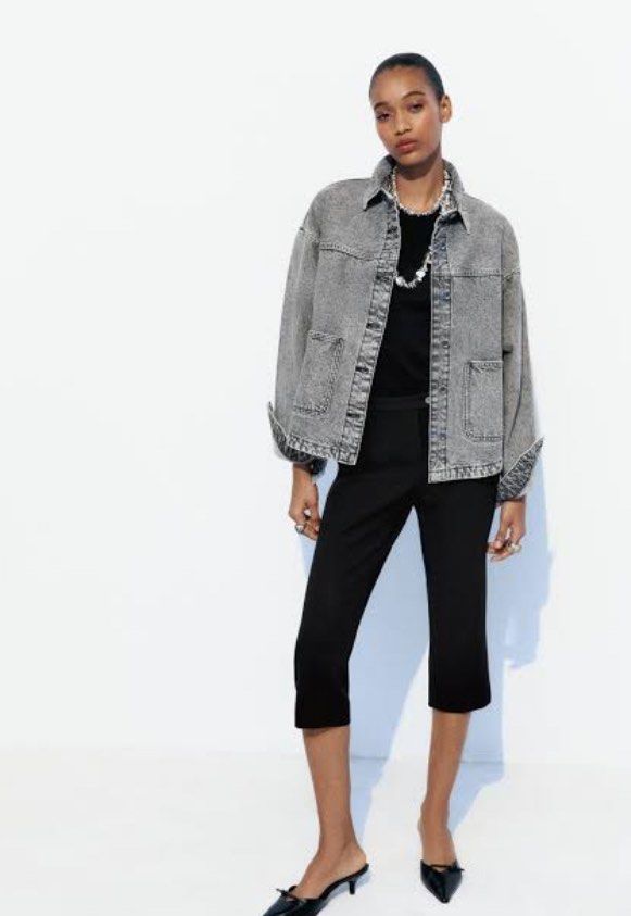 Zara jacket (Category: Coats, Jackets and Outerwear) located in Pasig City. Submitted by preluvde (Listing ID 1363865366, Image 1). Description: .