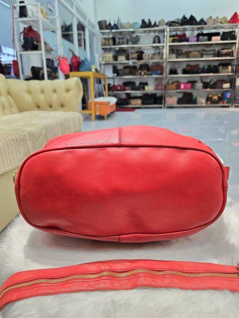 Authentic Givenchy Nightingale bag (Category: Luxury Bags & Wallets) located in Quezon City. Submitted by jhaediah (Listing ID 1363968221, Image 2). Description: - Authentic 💯 - Givenchy Nightingale - Medium size .