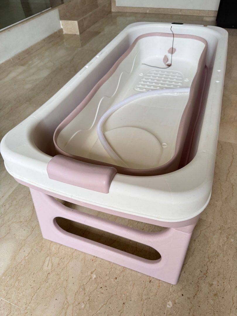 Bath tub for dogs (Category: Homes & Other Pet Accessories) located in Singapore. Submitted by andx23 (Listing ID 1363916278, Image 2). Description: 1.2m x 0.8m. Stands at 0.5m Self pick-up.