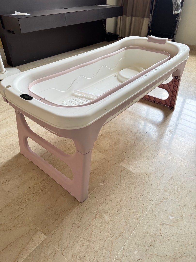 Bath tub for dogs (Category: Homes & Other Pet Accessories) located in Singapore. Submitted by andx23 (Listing ID 1363916278, Image 1). Description: 1.2m x 0.8m. Stands at 0.5m Self pick-up.