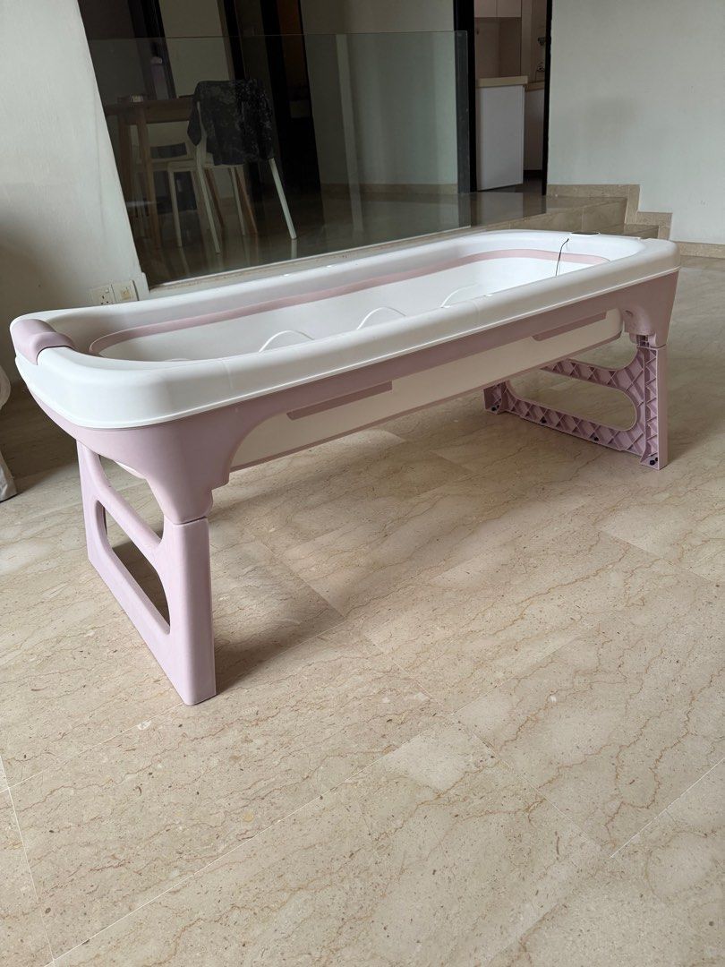 Bath tub for dogs (Category: Homes & Other Pet Accessories) located in Singapore. Submitted by andx23 (Listing ID 1363916278, Image 3). Description: 1.2m x 0.8m. Stands at 0.5m Self pick-up.
