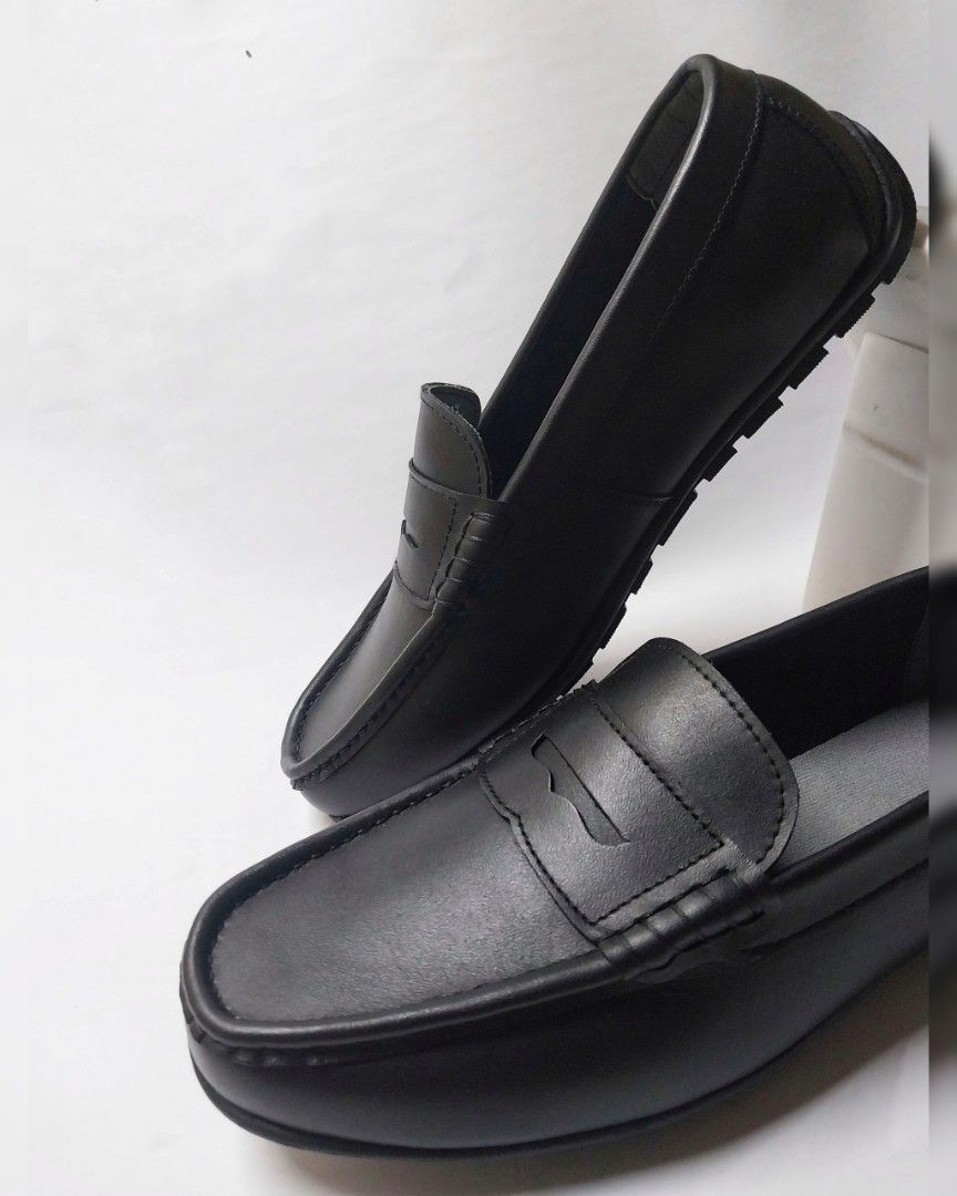 BLACK LOAFER - DRIVING SHOES (Category: Casual Shoes) located in Antipolo. Submitted by cvph17 (Listing ID 1363981389, Image 2). Description: LEATHER LOAFER SLIP ON DRIVING SHOES • Bought at Marikina Bazaar early this year • Materials - Upper: Cow Leather - Lining: Textile & Cow Split Leather - Sole: Rubber • With Sole Stitching •Brandnew • Sizes: UK:42 📦 Lalamove/J&T/LBC Pay Now Shipped the Next Day.