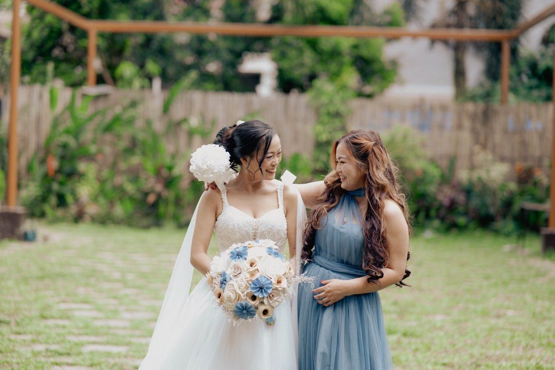 Bridal Bouquet (Category: Flowers & Bouquets) located in Quezon City. Submitted by kmmtr27 (Listing ID 1363965167, Image 3). Description: Dried + synthetic bridal bouquet Freebie: Maid of honor bouquet (pure white) made of silk .