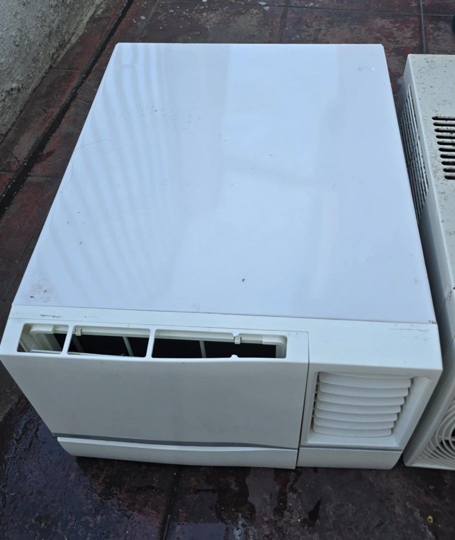Carrier 1hp Window Type Aircon Timer (Category: Air Conditioning and Heating) located in Taytay. Submitted by mikz_1303 (Listing ID 1363960933, Image 3). Description: Carrier 1hp Window Type Aircon Timer Model WCARH010EC RFS : Mag upgrade ng bago aircon Bagong linis Pickup location Taytay Rizal.