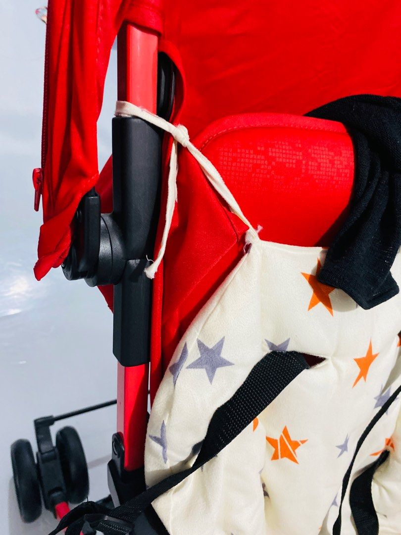 Chicco All New Ohlala 3 Lightweight Stroller (Category: Strollers) located in Manila. Submitted by ellekyle (Listing ID 1363980947, Image 2). Description: Bought last December. Only used once sa mall. No scratch, no issues. Still ten thousand plus in orange and blue apps. ***with free baby stroller seat cushion. RFS: d nagagamit and ayaw ng baby ko magstroller. .
