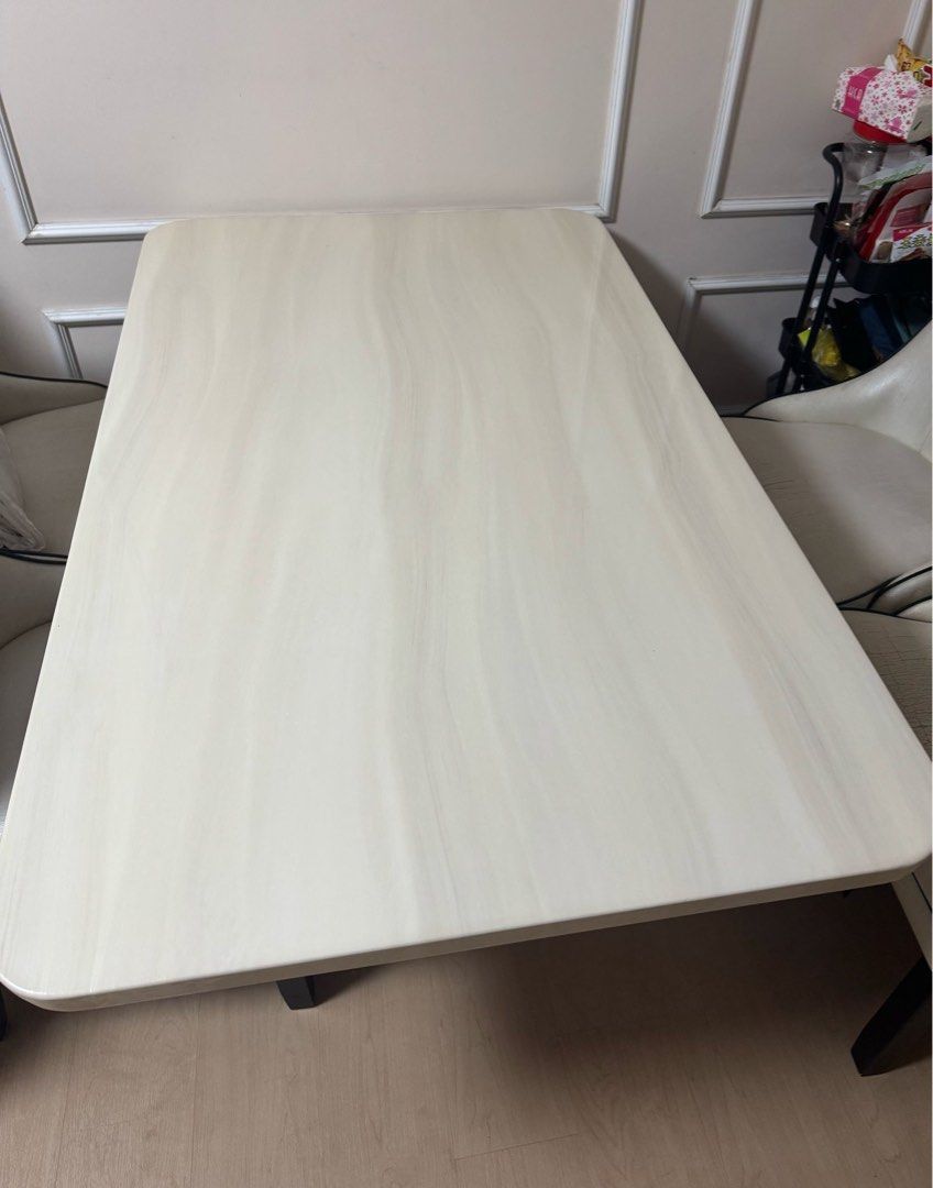 Dining Table (Category: Tables & Sets) located in Singapore. Submitted by niciggy (Listing ID 1363897684, Image 2). Description: Very nice dining table. 2-piece set. Self collect. Transportation borne by buyer..