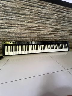 Rush Sale! Barely Used Electric Piano w/ Stand & Bag — Negotiable 