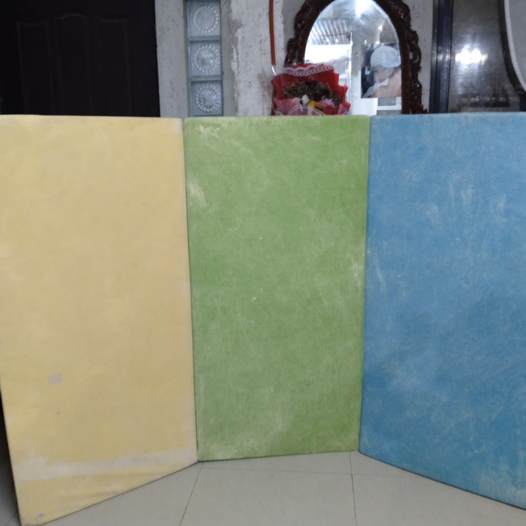 Folding foam with scratches ( makapal) (Category: Baby High Chairs) located in Cavite. Submitted by dimple082 (Listing ID 1363929485, Image 1). Description: from korea good condition.