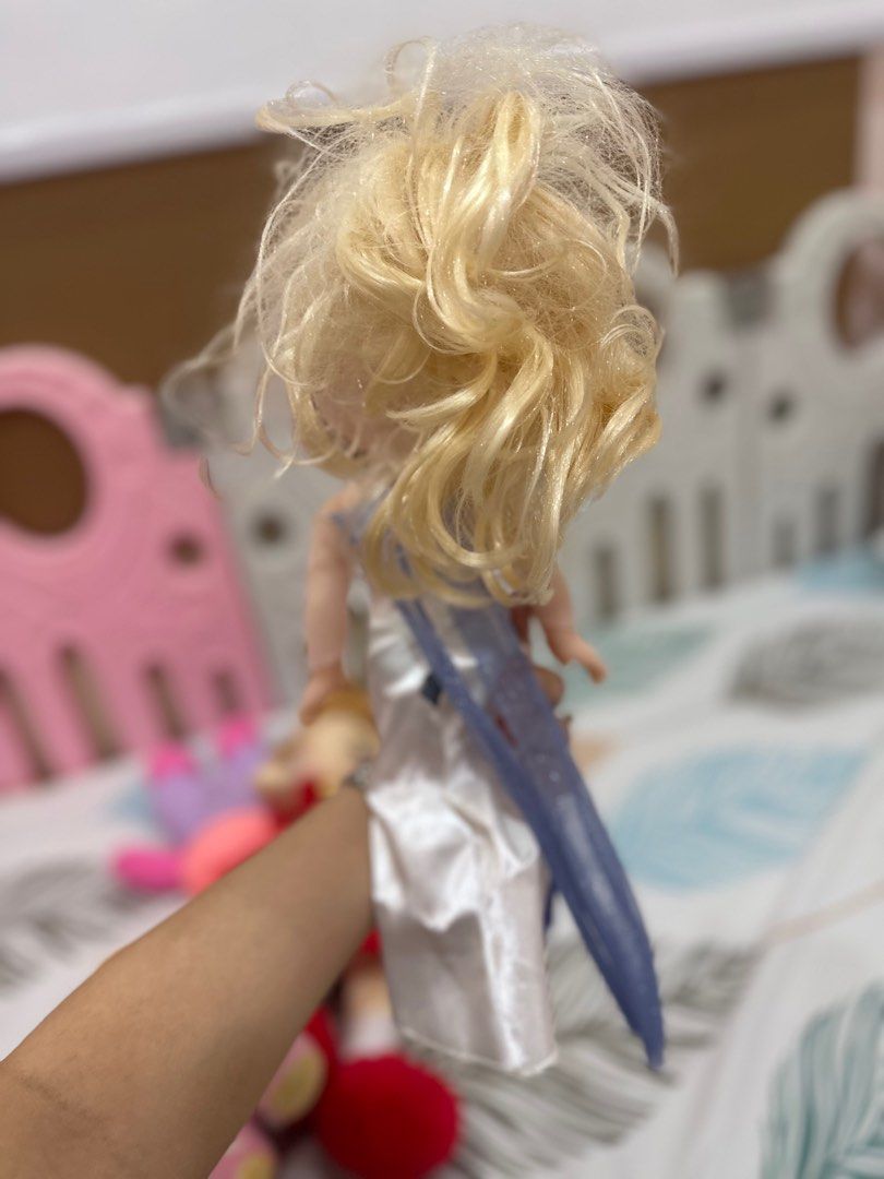functioning Frozen 2 Singing and talking elsa (14 inches doll) (Category: Figurines & Statues) located in Cavite. Submitted by prelovedbymaeve (Listing ID 1363954361, Image 3). Description: gumagana pa sya singing and talking elsa sya flaw is the hair and may mark sa nose.
