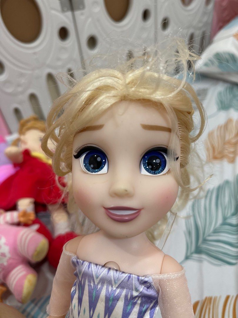 functioning Frozen 2 Singing and talking elsa (14 inches doll) (Category: Figurines & Statues) located in Cavite. Submitted by prelovedbymaeve (Listing ID 1363954361, Image 2). Description: gumagana pa sya singing and talking elsa sya flaw is the hair and may mark sa nose.