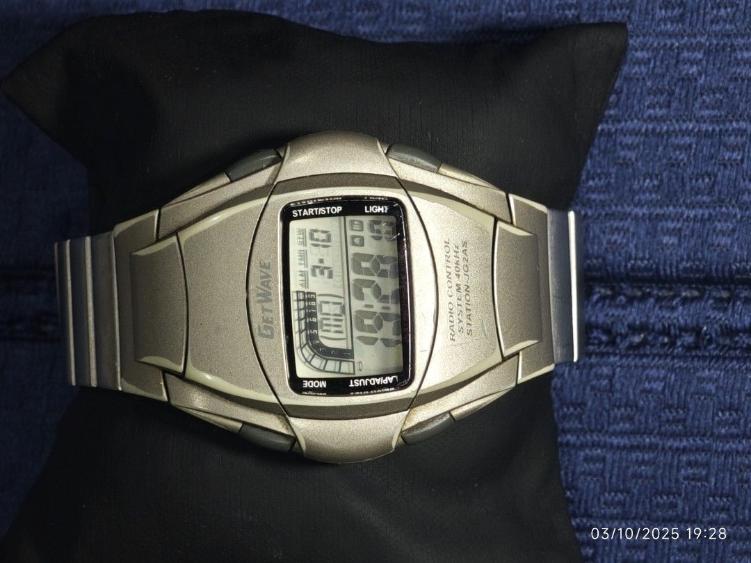 get wave vintage watches digital (Category: Luxury Watches) located in Manila. Submitted by fdrakearon89191 (Listing ID 1364025578, Image 1). Description: this is vintage watches expect usage all working.