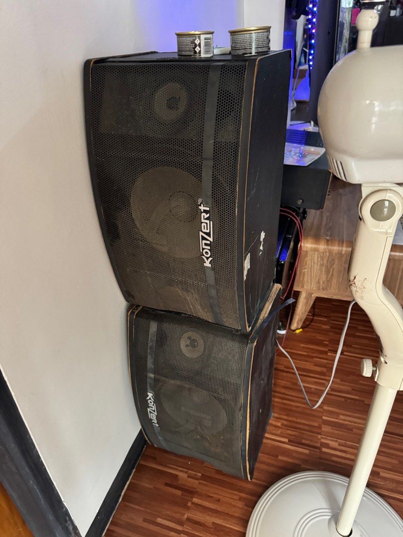 Grandvideoke (Category: Soundbars, Speakers & Amplifiers) located in Mabalacat. Submitted by deedeeh (Listing ID 1363923123, Image 3). Description: Complete set Grandvideoke With speaker and Amplifier (Konzert).
