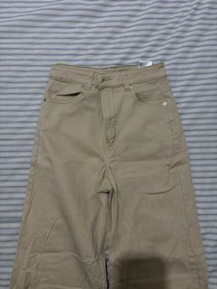 (Category: ) located in . Submitted by ct.closet (Listing ID 1364046744, Image 1). Description: .