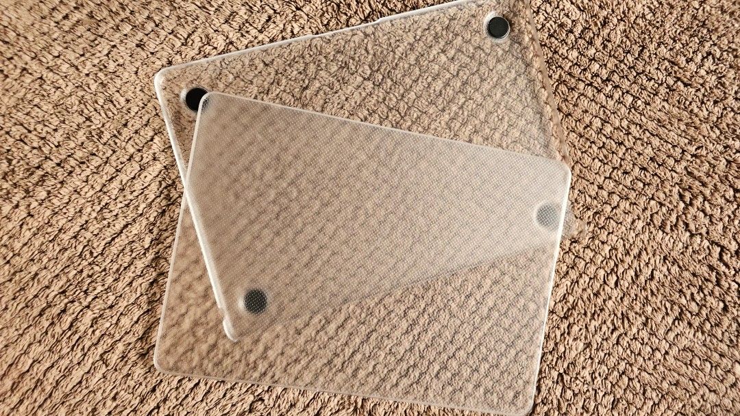 Laptop Incase 13-inch Transparent Hardshell Case (Category: Laptop Bags & Sleeves) located in Pasay City. Submitted by marielirene (Listing ID 1363912690, Image 3). Description: this was newly bought from Australia RFS: Shifted to Jelly case.
