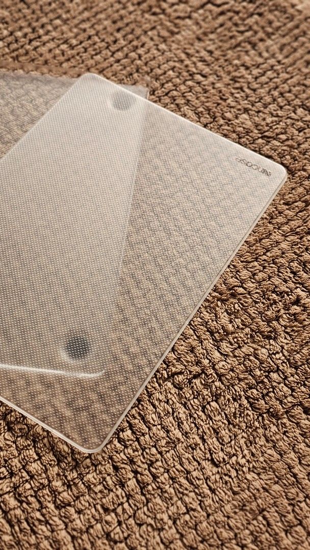 Laptop Incase 13-inch Transparent Hardshell Case (Category: Laptop Bags & Sleeves) located in Pasay City. Submitted by marielirene (Listing ID 1363912690, Image 1). Description: this was newly bought from Australia RFS: Shifted to Jelly case.