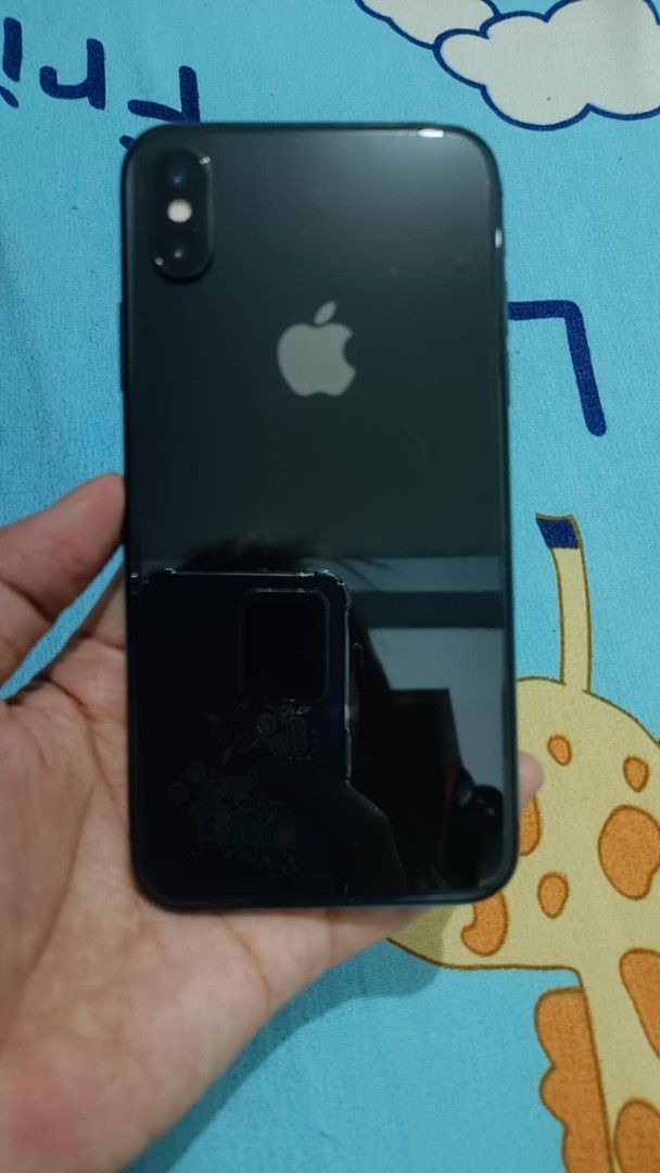 Iphone x 256gb (Category: iPhone X Series) located in Manila. Submitted by mctrish13183978 (Listing ID 1364019563, Image 2). Description: Iphone X 256gb Openline No issue hidden issue 100% battery health sobrang kunat Unit charger and many case Tondo Area.