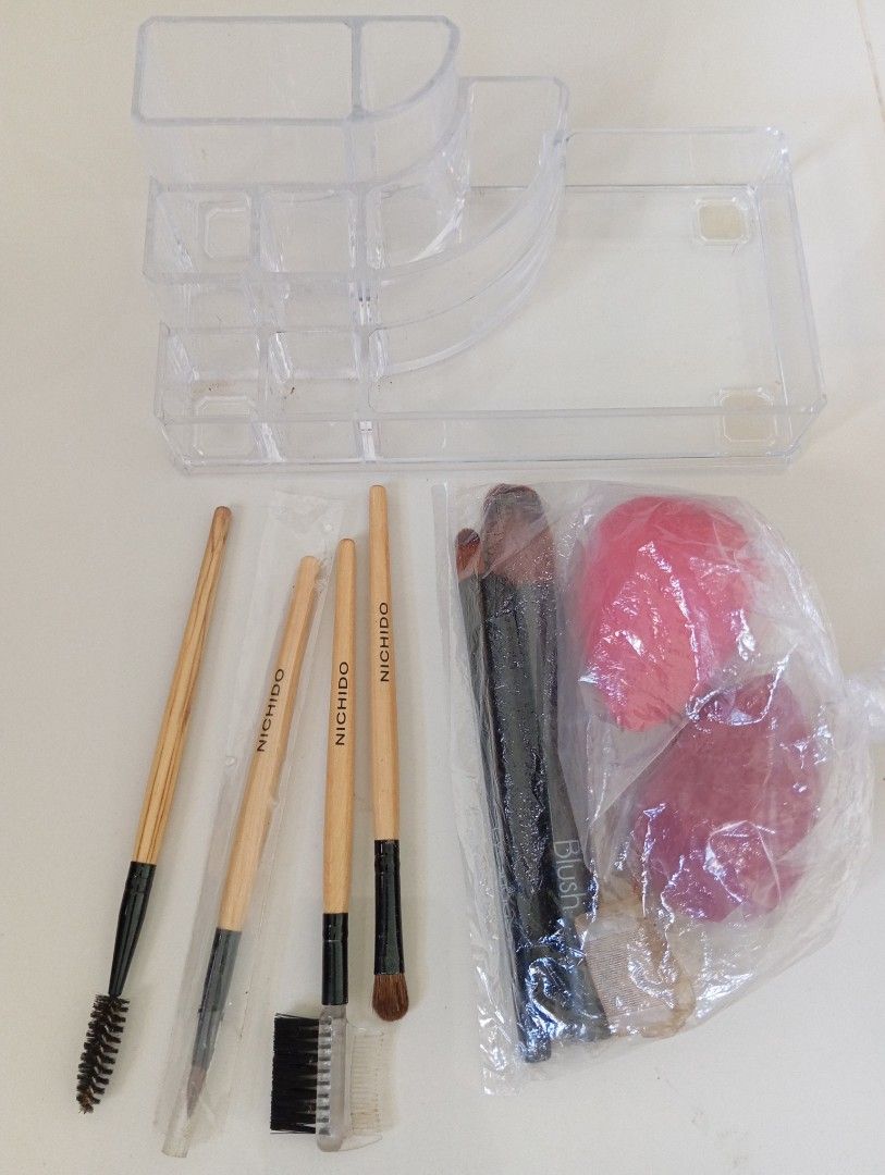 Make up set take all (Category: Makeup) located in Lemery. Submitted by abbylita23 (Listing ID 1363932933, Image 2). Description: .