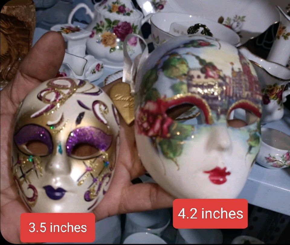 Mascara Ceramic Made in Italy (Category: Wall Decor) located in Manila. Submitted by kharla2006 (Listing ID 1363970868, Image 1). Description: 2 pcs for 450.