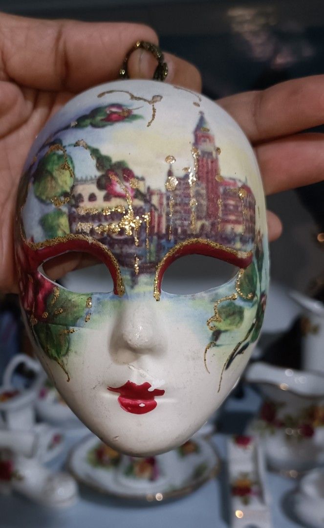 Mascara Ceramic Made in Italy (Category: Wall Decor) located in Manila. Submitted by kharla2006 (Listing ID 1363970868, Image 3). Description: 2 pcs for 450.