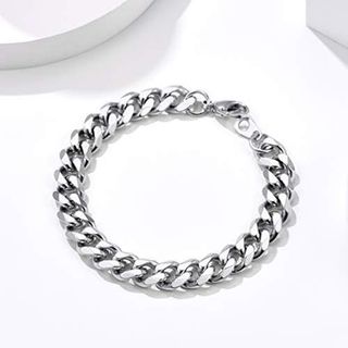 (Category: ) located in . Submitted by buysellcloset (Listing ID 1364004951, Image 1). Description: .