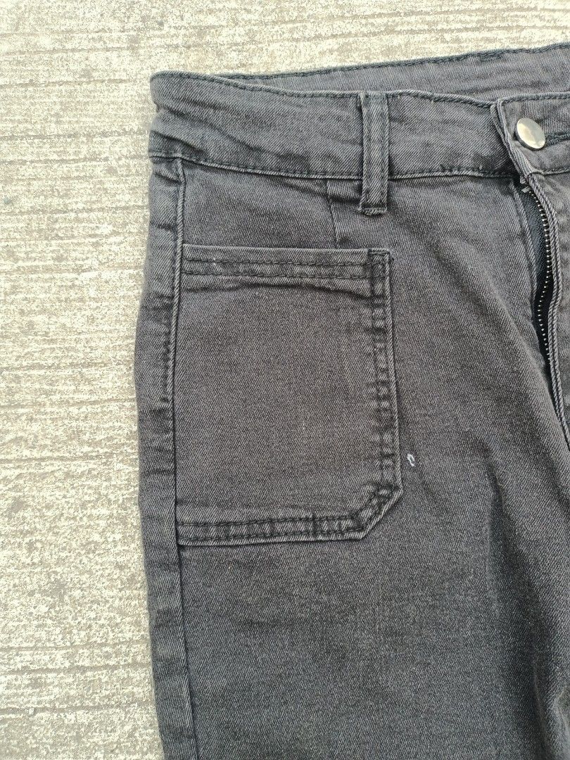 Men's Flared Pants @thrift_marlboro (Category: Jeans) located in Los Banos. Submitted by nicot_nit (Listing ID 1363992372, Image 3). Description: +sf waist - 28 length - 41 thighs - 8.5 hem - 10.3 no issues slide or click each photos for the other details, dm me to purchase ig: thrift_marlboro fb: Basahan Lang Binebenta Ko.
