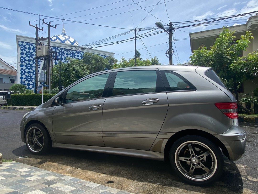Mercedes Benz Mercy B170 W245 th 2007 (Kategori: Mobil untuk Dijual) berada di Bogor. Dikirim oleh preloved_bydi (ID iklan 1363964385, Gambar 3). Deskripsi: Bismillah.. JUAL CEPAT Mercedes-Benz W245 B 170 At 2007. Panoramic Roof Pajak bln 12. Kaleng 2027 NO MALFUNCTION Plat F Bogor Kota KM 101rb on going Body Full Ori Interior Ori Jok Kulit Tape Ori Steer Control AC dingiiiin Elecrtikal Normal Spion Lipat Mesin Sehat Kering Matic Smooth Kaki2 Nya