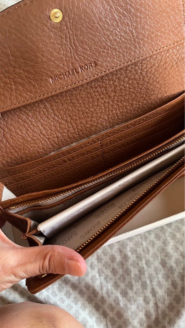 Michael kors brand new wallet (Category: Wallets & Card holders) located in Bacoor. Submitted by mcyzon (Listing ID 1364057802, Image 3). Description: Brand new brown leather Michael Kors wallet with tag Bought in the US Rfs too many wallet.