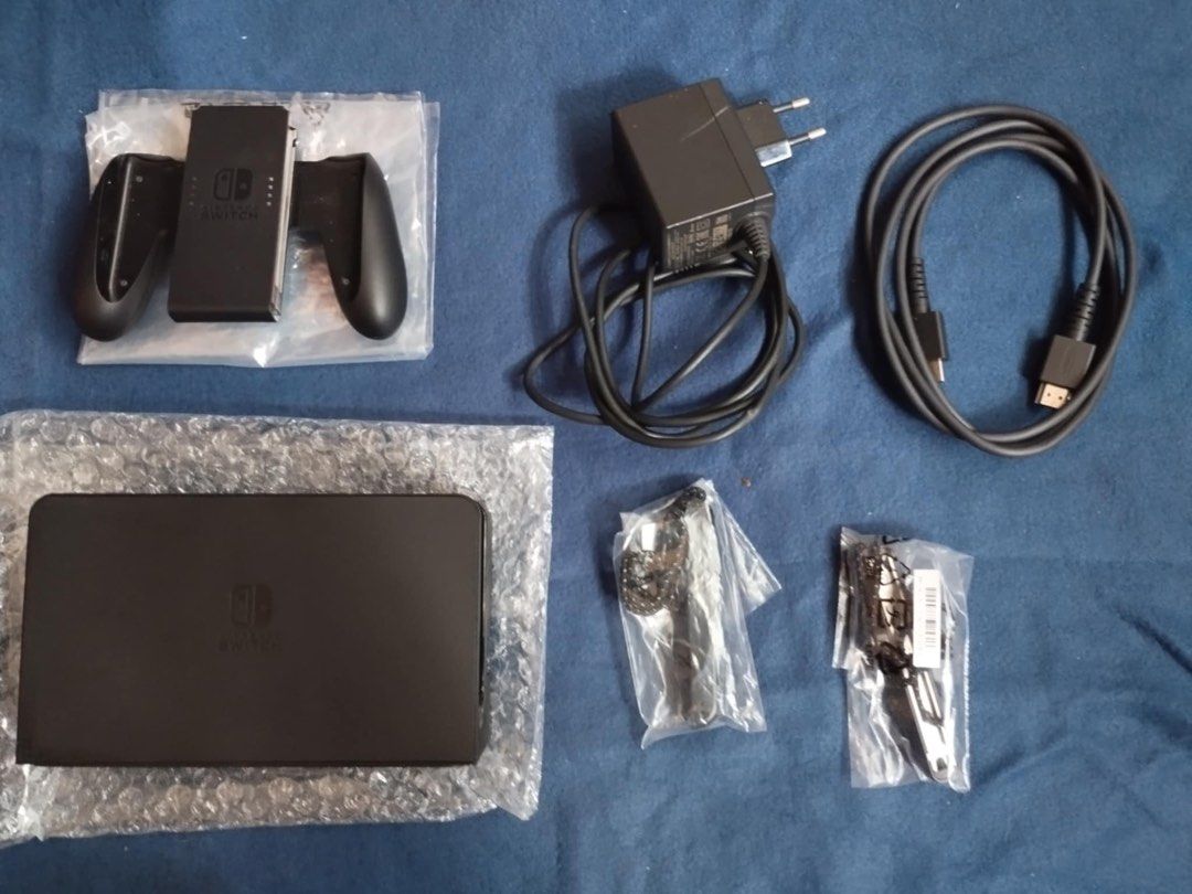 Nintendo Switch OLED (Category: Nintendo) located in Marikina City. Submitted by lovedby.dani (Listing ID 1364018470, Image 2). Description: Nintendo Switch OLED for sale. Please send me a message if you’re interested. Location for meet up : Sta mesa / Marikina City Games: - NBA 2K25 - Assassin’s Creed Ezio Collection - Assassin’s Creed Black Flag - Monster Hunter Rise San Disk 256 GB One piece case Zelda Controller All accessories complete no is