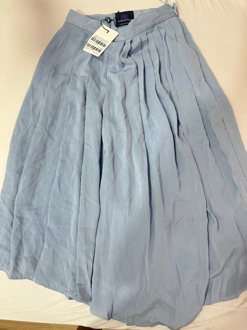 Pants skirt Plains and Prints (Category: Skirts) located in Quezon City. Submitted by bahsu (Listing ID 1364000309, Image 3). Description: Issue: hard zipper.