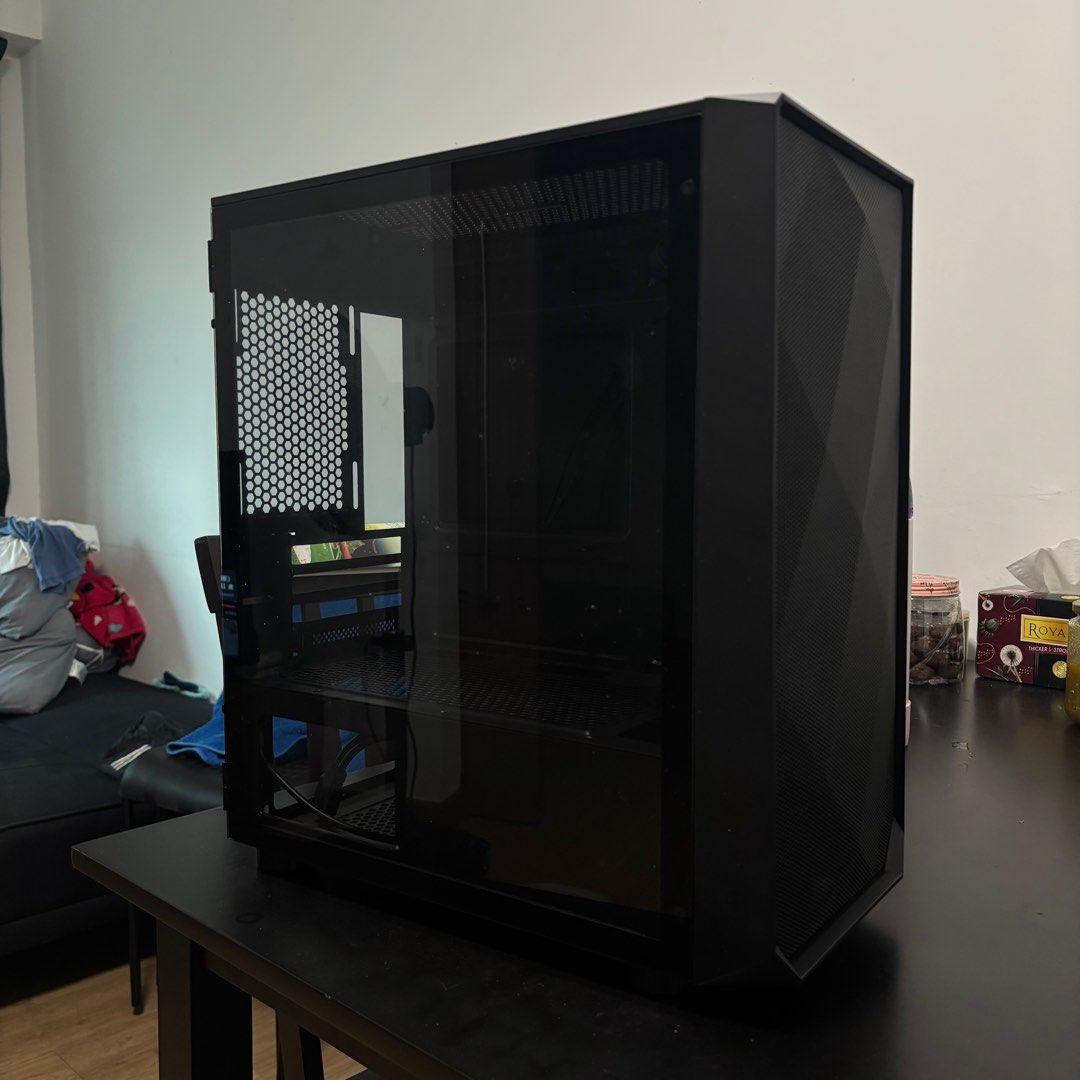 PC Case (Category: Desktops) located in Singapore. Submitted by cocasmummy (Listing ID 1363979795, Image 1). Description: letting go of my PC case, bought a prebuilt PC & swapped into another case pretty new, just a little dusty cos i left it aside for awhile negotiable only for fast deals, self collect @ Ubi MRT RFS: no use for it.