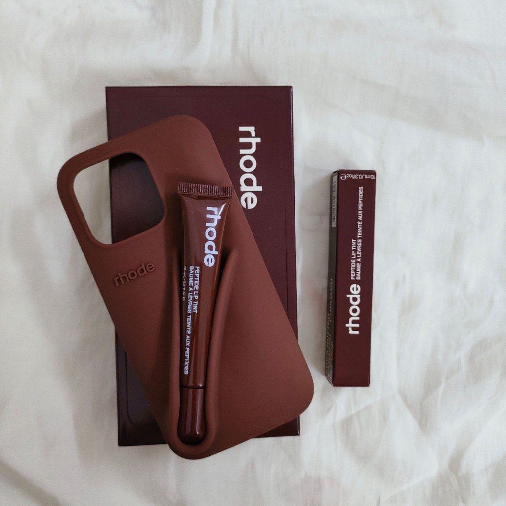 RHODE casing (Category: Cases & Covers) located in Georgetown. Submitted by ntshxrose (Listing ID 1364009495, Image 2). Description: RHODE casing brown iphone 11 pro max just pay for postage.